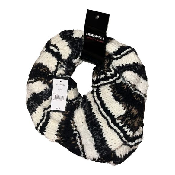 Steve Madden Black & White Chunky Knit Infinity Scarf Neutral NWT - Picture 2 of 3